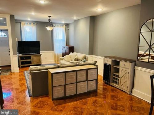 2316 Ellsworth St, Philadelphia PA 19146-2420 exterior