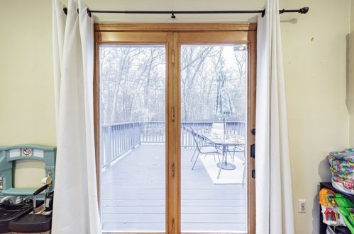 201 Winterset Dr, Springfield MA 01129-1850 exterior