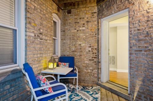 1432 Roscoe St, Chicago IL 60657-1330 exterior