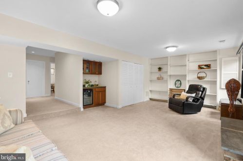 5806 Tudor Ln, Rockville MD 20852-2852 exterior