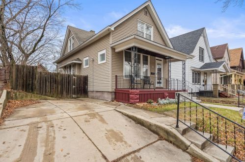 2583 Brisbane Ave, Milwaukee, WI 53207-1501