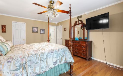 14 Burdge Dr, Middletown NJ 07748-1860 exterior