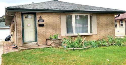 4823 20th St, Milwaukee WI  53221-2810 exterior