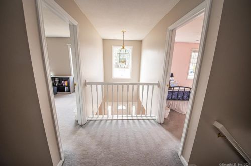 16 Misty Mdw Rd, Enfield CT 06082-3943 exterior