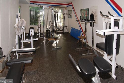 3555 Martha Custis Dr, Alexandria VA 22302-2003 exterior