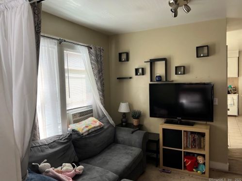 7 Talmadge St, Derby CT 06418-1005 exterior