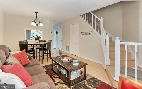 6506 Brick Hearth Ct, Alexandria, VA 22306-3313