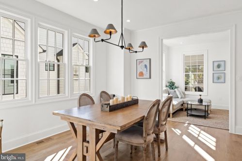 4420 Fessenden St, Washington DC  20016-4054 exterior