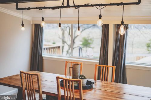 5637 Fenwick Dr, Alexandria VA 22303-1524 exterior