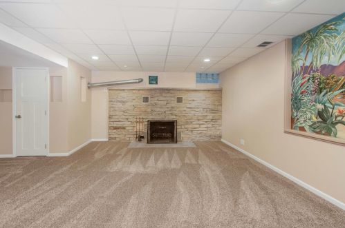 5796 Kinnickinnic Riv Pkwy, Milwaukee WI 53219-2231 exterior