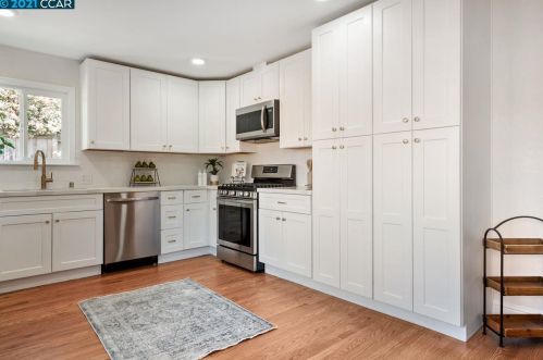 5507 Alaska Dr, Concord CA  94521-4009 exterior