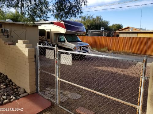 1723 Linden St, Tucson AZ 85705-8935 exterior