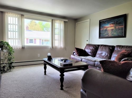 14 Malden St, Worcester, MA 01606-1090