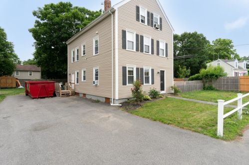 132 Oak St, Taunton MA 02780-4430 exterior