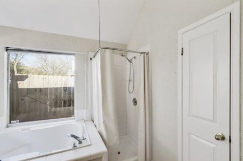 1729 Dapplegrey Ln, Austin TX 78727-4545 exterior