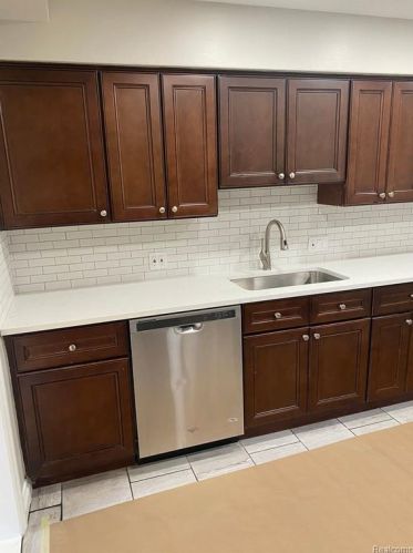 26930 Doxtator St, Dearborn Heights MI  48127-3398 exterior