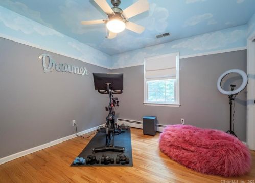 76 Ruscoe Rd, Wilton CT 06897-1425 exterior