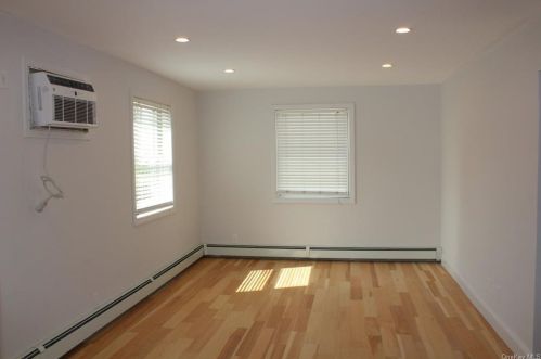 3157 Waterbury Ave, Bronx NY  10465-1466 exterior