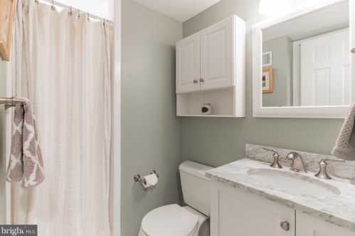 1122 Kensington Rd, Mc Lean VA 22101-2918 exterior