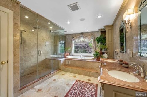 90 Spg Gdn Ave, Nutley NJ 07110-1507 exterior