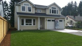 221 144th St, Seattle, WA 98166-1541