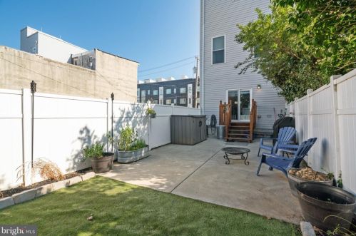 1936 Cumberland St, Philadelphia PA 19125-0037 exterior