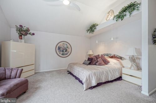 42 Hamilton Lk Dr, Trenton NJ 08619-3437 exterior