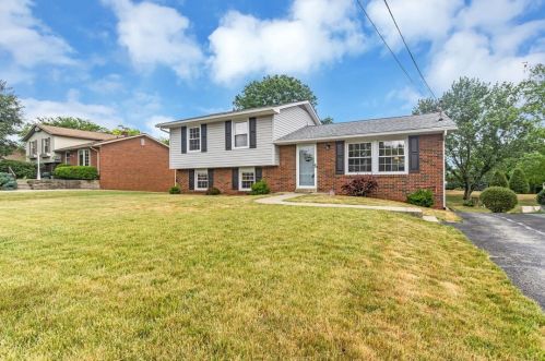 165 Conneaut Dr, Pittsburgh, PA 15239-2630