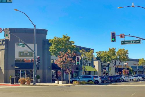 933 Santa Lucia Dr, Concord CA 94523-2366 exterior