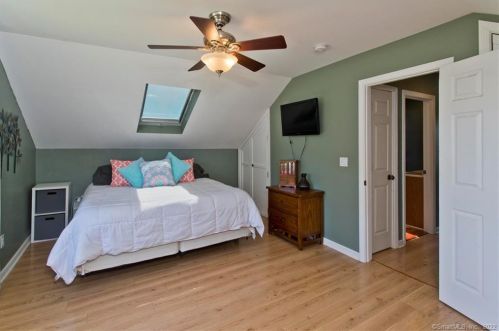 82 Mullen Rd, Enfield CT 06082-6033 exterior