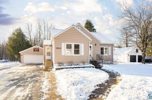 1524 Anderson Rd, Duluth MN 55811-5424 exterior