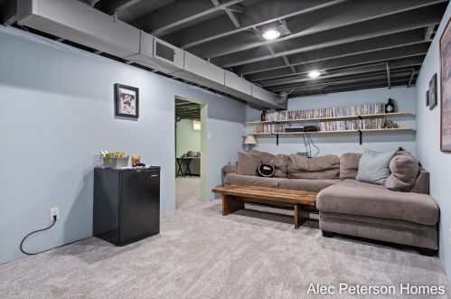 4041 Lester Dr, Grand Rapids MI 49525-1455 exterior