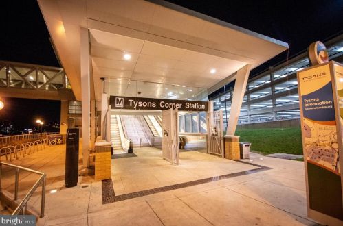 1808 Old Meadow Rd, Mc Lean VA  22102-1825 exterior