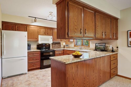 1437 Eastlake Dr, Chaska, MN 55318-1350