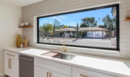 9052 29th St, Phoenix AZ  85028-5302 exterior