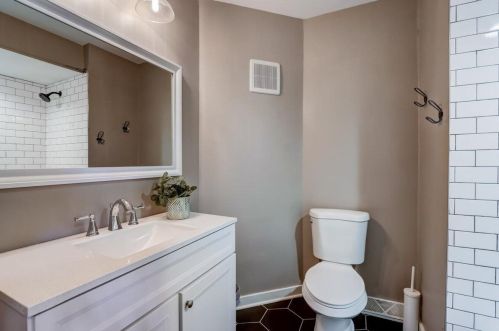 9200 Ironwood Ln, Milwaukee WI  53217-1211 exterior