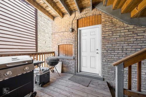 3010 Addison St, Chicago IL 60618-4535 exterior