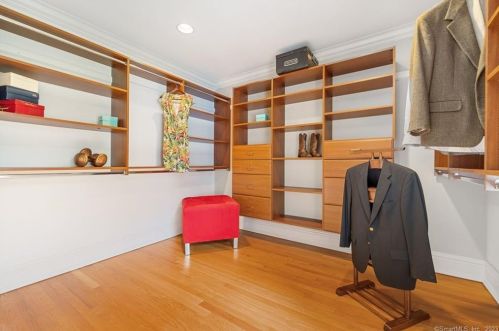 2 Farmington Rdg Dr, Farmington CT 06032-2456 exterior