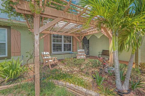 281 Walsh Ter, Fort Pierce, FL 34983-3764