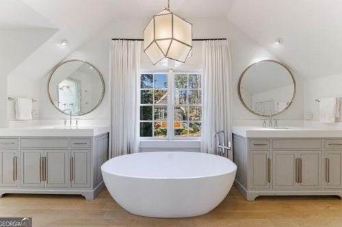 2312 Montview Dr, Atlanta GA 30305-4071 exterior