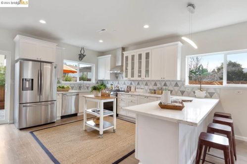 2325 8 St, Berkeley CA 94710-2311 exterior