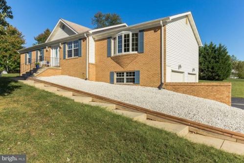 3179 Mayberry Ave, Huntingtown, MD 20639-3915