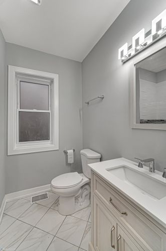 7705 Bennett Ave, Chicago IL  60649-4605 exterior