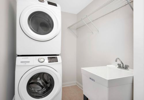 3250 Lincoln Ave, Chicago IL  60657-1117 exterior