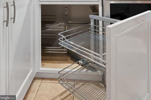 1615 10 St, Arlington VA 22204-4768 exterior