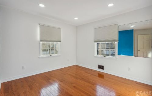 3 Brida Ct, Edison NJ  08817-3800 exterior