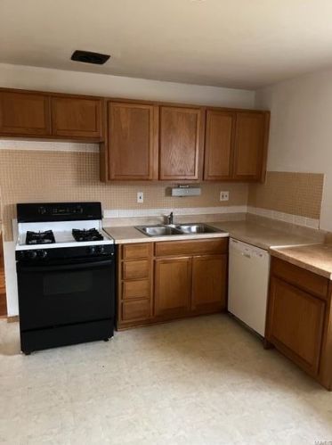 10288 Dacey Dr, Saint Louis MO 63136-3313 exterior