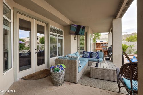 2702 Amberwood Dr, Phoenix AZ  85045-4208 exterior