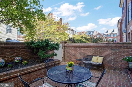 25 Wilkes St, Alexandria VA 22314-3853 exterior