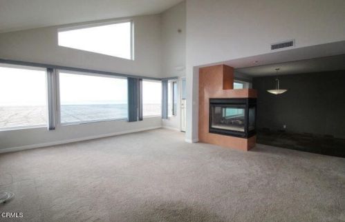 3903 Ocean Dr, Oxnard CA 93035-4435 exterior